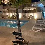 Casa Holandaluzas Near Beach, With Salt Water Pool And Private Parking 아파트