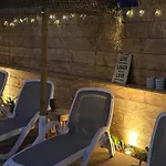 Casa Holandaluzas Near Beach, With Salt Water Pool And Private Parking 아파트 마르베야