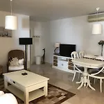 Casa Holandaluzas Near Beach, With Salt Water Pool And Private Parking 아파트 마르베야