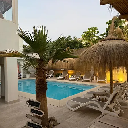 Apartment Casa Holandaluzas Near Beach, With Salt Water Pool And Private Parking