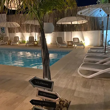 Casa Holandaluzas Near Beach, With Salt Water Pool And Private Parking شقة