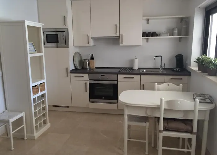 Casa Holandaluzas Near Beach, With Salt Water Pool And Private Parking 아파트 마르베야